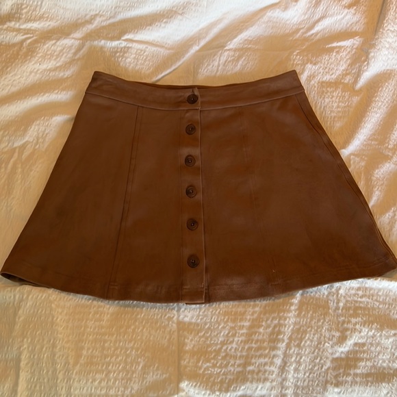 Wayf faux suede high waisted button up skirt size M - Picture 2 of 3